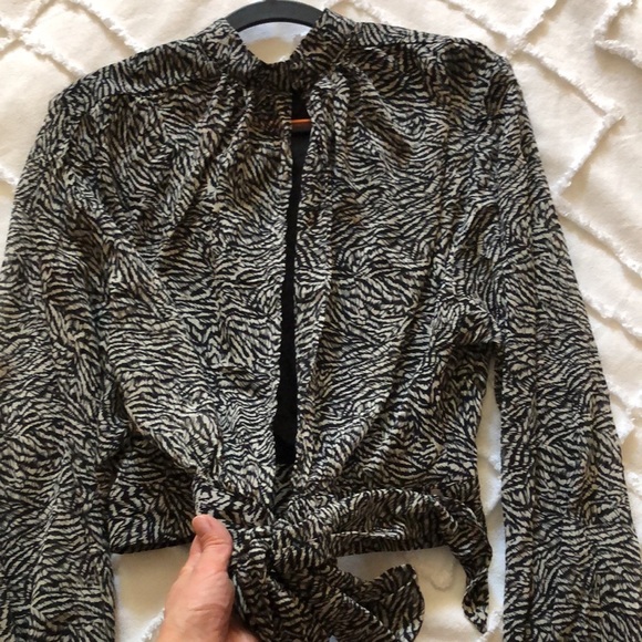 Dynamite open back crop high-neck blouse, sz S, never worn - Picture 3 of 5